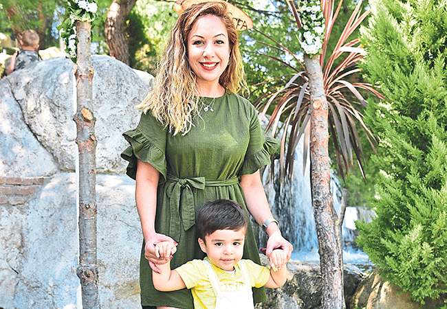 Minik Özsoylar yeni yaşlarını kutladı