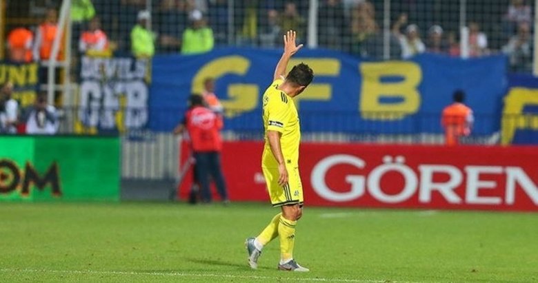 Emre Belözoğlu futbolu bıraktığını açıkladı!