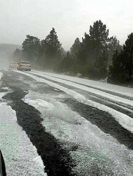 Görüntü Muğla’dan! Yollar kısa sürede beyaza büründü