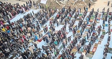 Füzeler altında bayram namazı