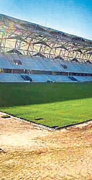 Alsancak’ta çimler serildi