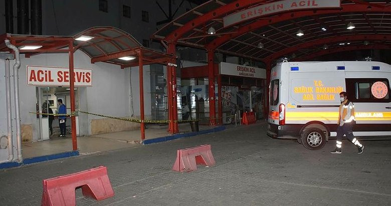 Bıçaklı saldırıda ağır yaralanan kişi polis merkezine sığındı
