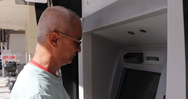 Para göndermek isterken hayatının şokunu yaşadı! Bir tuşa bastı ATM 20 bin lira verdi