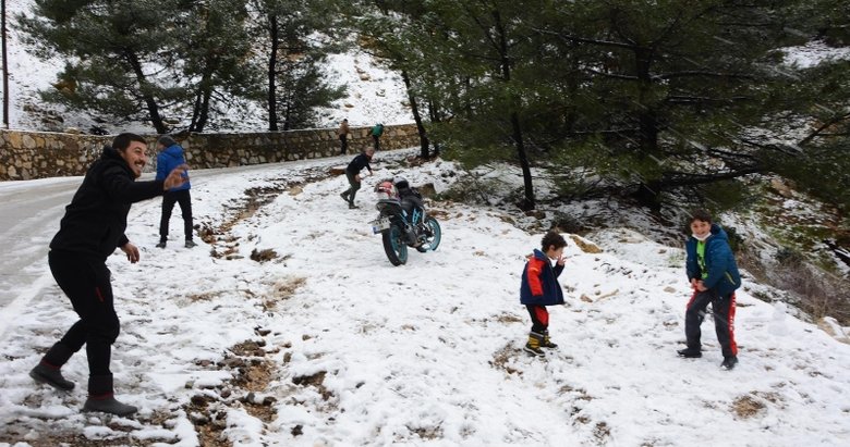 Datça’ya 2 yıl aradan sonra kar yağdı
