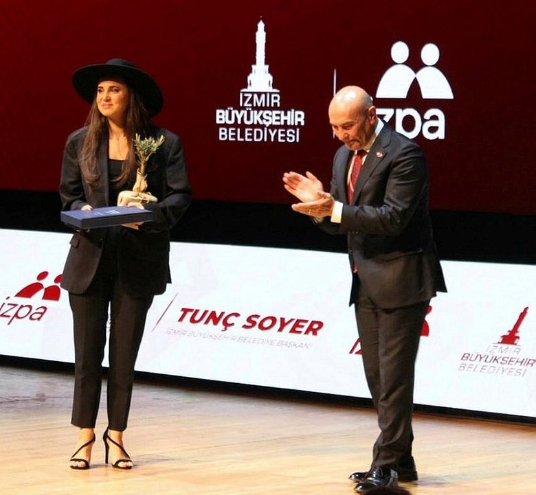 Afet acıları dinmemişken Soyer’den türkülü kongre