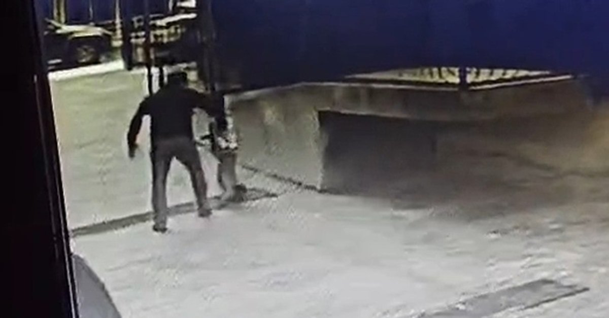 Afyonkarahisar'da dehşet anlar! Küçük çocuğu oradan oraya savurdu