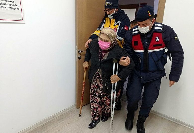 Muğla’da kar yağışı! Hasta kadın yolda kaldı, ekipler seferber oldu