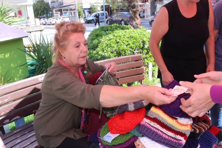 Ünlü oyuncu Fatma Belgen pazarda bere satıyor