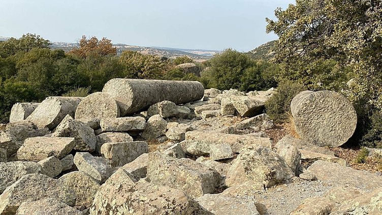 Çanakkale’deki 1600 yıllık antik dev granit sütunlar tarihe ışık tutuyor