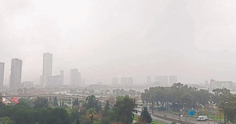 Ege’yi fırtına vurdu