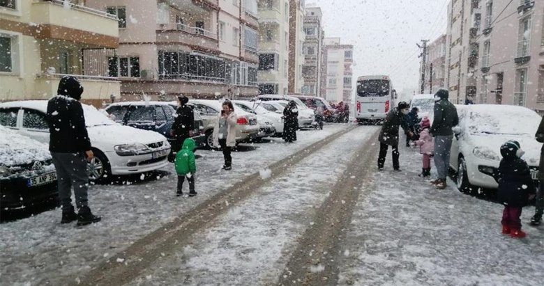 Meteorolojiden o illere yeni uyarı: Kuvvetli kar yağışı bekleniyor! İzmir ve Ege’de hava nasıl olacak? 23 Ocak hava durumu raporu