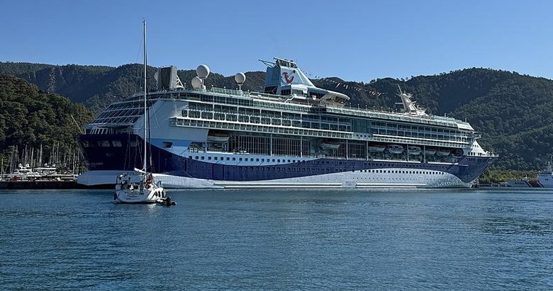 1773 yolculu kruvaziyer ana limanı Marmaris’e geldi