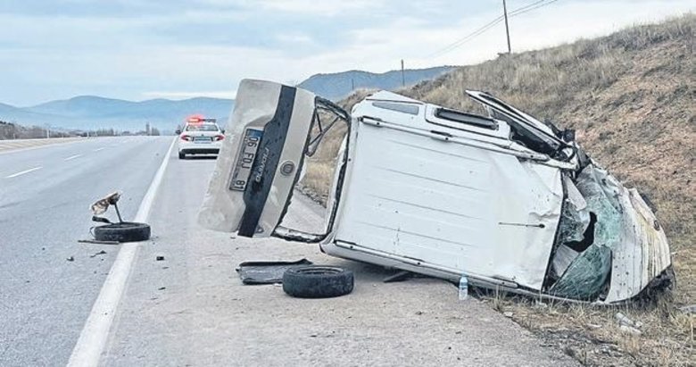 Takla atan kamyonetin sürücüsü yasamını yitirdi