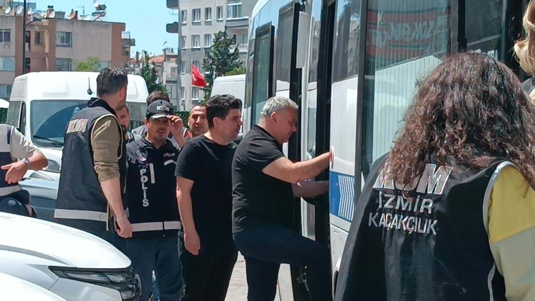 bucadaki-kirli-rusvet-agini-gizli-taniklar-ortaya-cikardi-eski-baskana-yazlik-yeni-baskan-gorkem-dumana-rusvet-1780474596648.jpeg