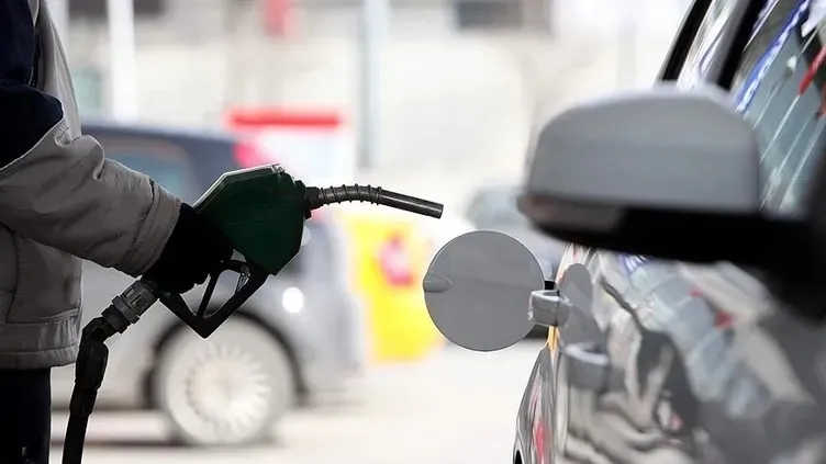otv-duzenlemesi-sonrasi-indirim-arac-sahipleri-dikkat-motorine-indirim-geldi-mi-1786622048208.jpeg