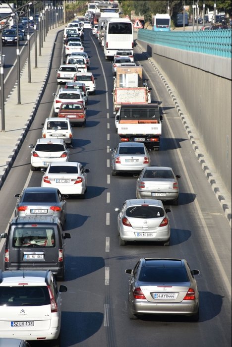 Otogarda ve yollarda bayram tatili trafiği yoğunluğu