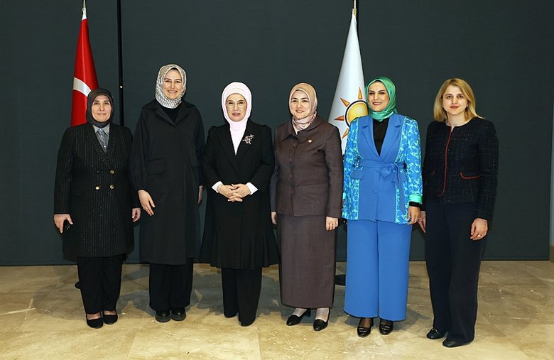 Emine Erdoğan, AK Parti Kadın Kolları Başkanlığının iftarına katıldı