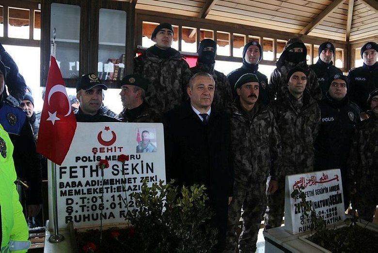 Şehit polis memuru Fethi Sekin, kabri başında anıldı