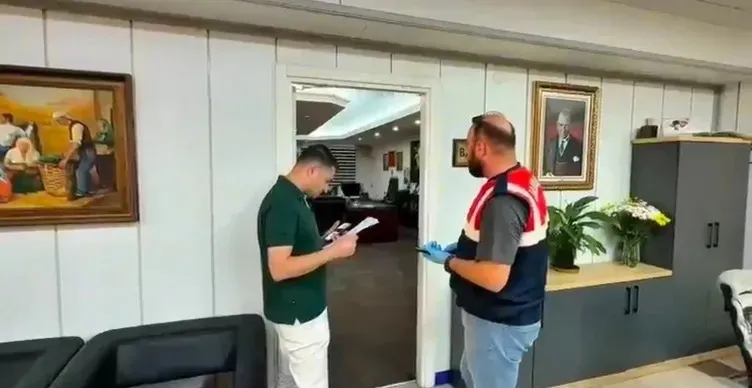 izmirdeki-yolsuzlugu-ses-kayitlari-ortaya-cikardi-imar-skandalinda-taksitli-rusvet-iddiasi-1785997669425.jpeg