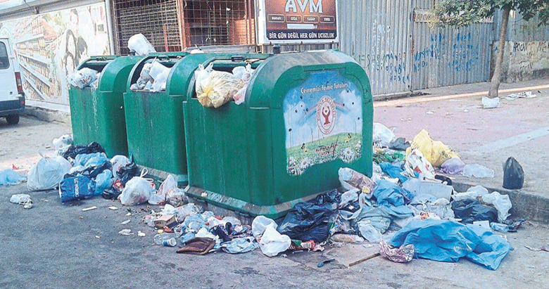 Bornova sokakları çöp yuvasına döndü
