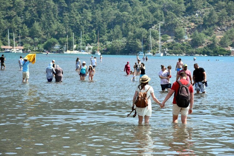 Muğla’nın Marmaris ilçesindeki Kızkumu Plajı’na turist yağıyor! Kızkumu efsanesi nedir? İşte detaylar...