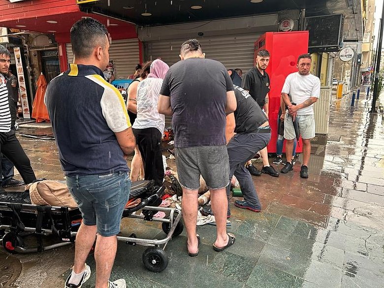 İzmir’de yağmur can aldı! Elektrik akımına kapıldılar