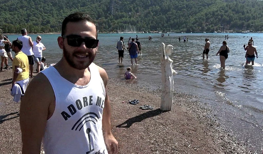 Kızkumu'nun 'prenses' heykeli şimdi de 'küllük' olarak kullanılıyor