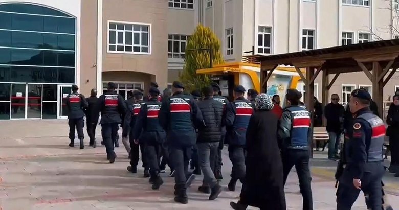 İzmir dahil 22 ilde FETÖ’ye Kıskaç-38 operasyonu: 45 şüpheli yakalandı