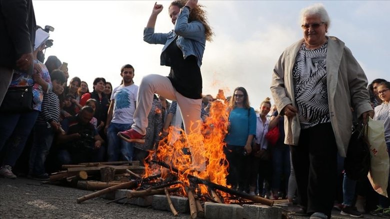 izmirde-hidirellez-rituelleri-bolluk-ve-kismet-icin-asirlik-gelenekler-1777886306096.jpeg