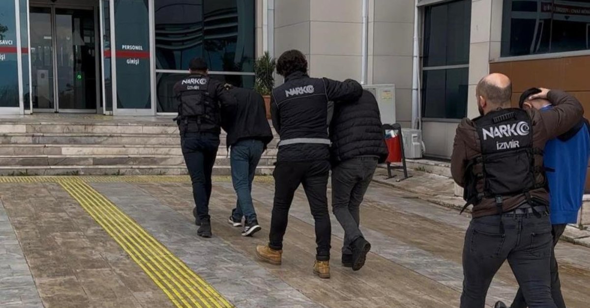 Uyuşturucuyu hayvan damında sattılar