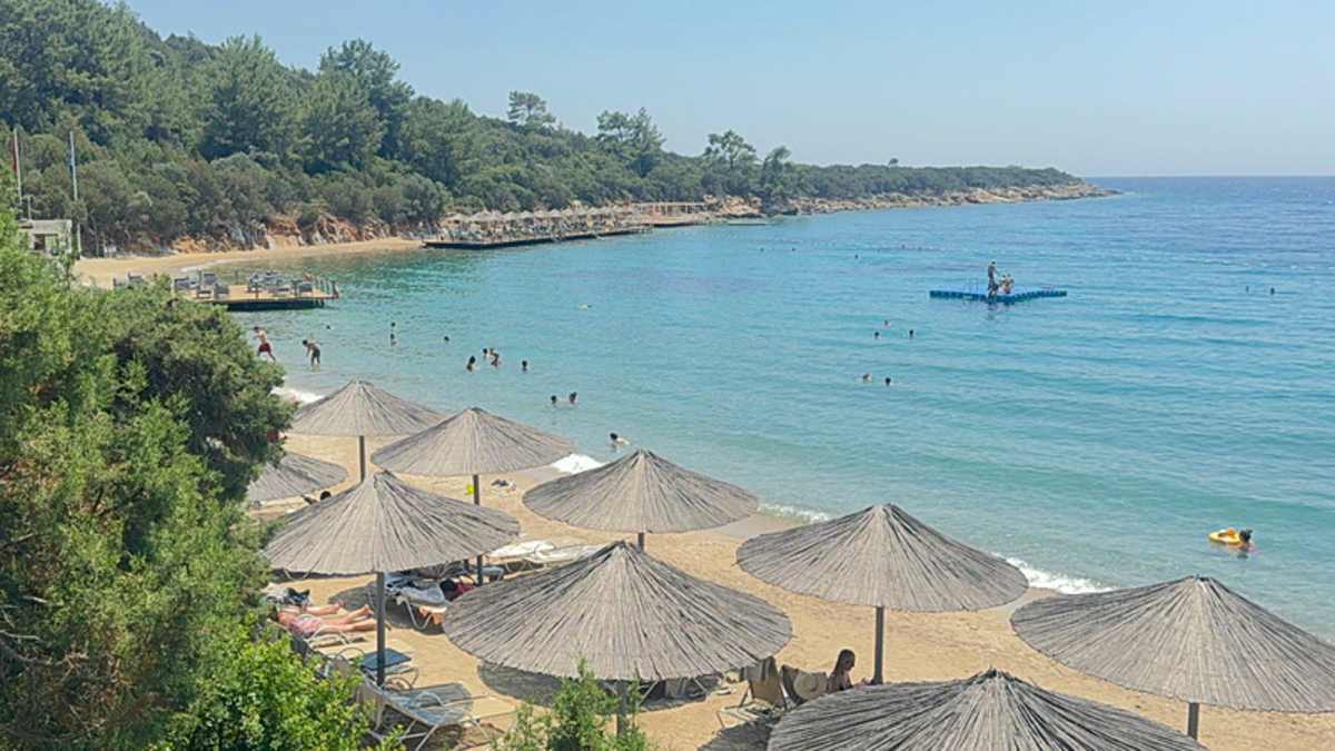 Egeliler sahillere akın etti