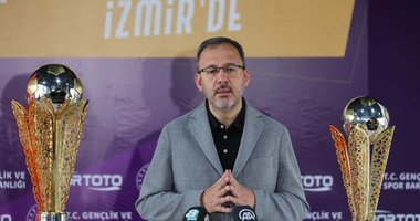 Bakan Kasapoğlu, İzmir’de şampiyonluk kupalarını tanıttı