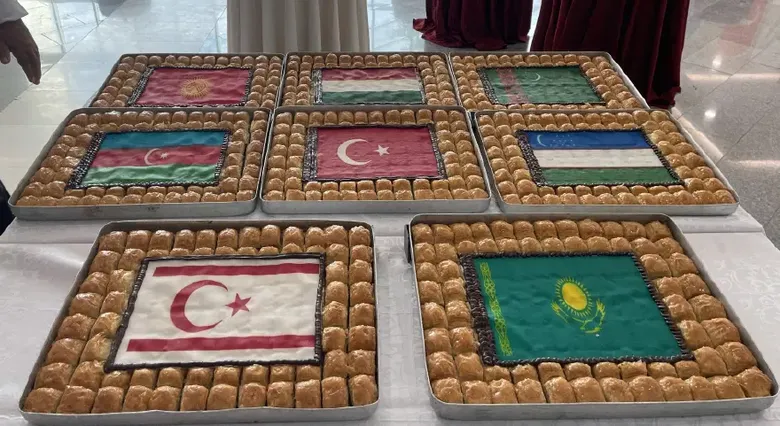 dunyanin-en-buyuk-baklavasini-yapti-1790456980344.png