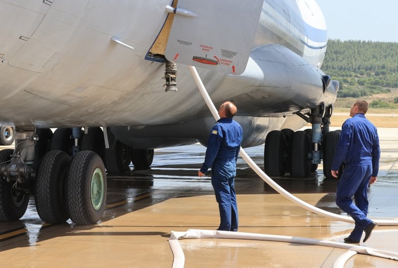 Yangınlara destek veren Rus uçakları İzmir’de yakıt ikmali yaptı
