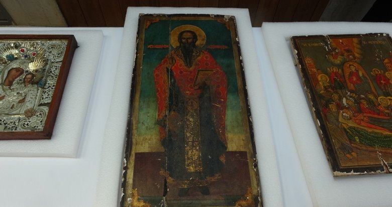 Gökçeada’dan çalınan tarihi ikonalar Rum Ortodoks Patriği Bartholomeos’a teslim edildi
