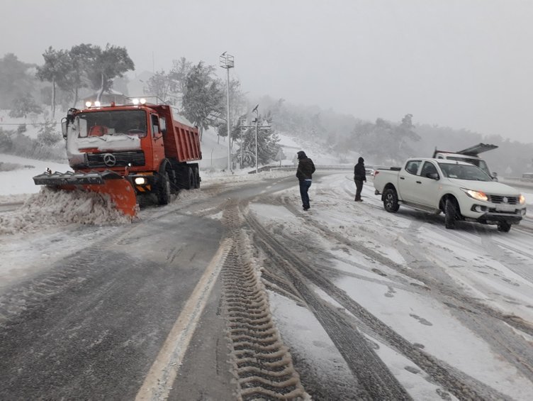 İzmir’de yüksek kesimlere kar yağdı