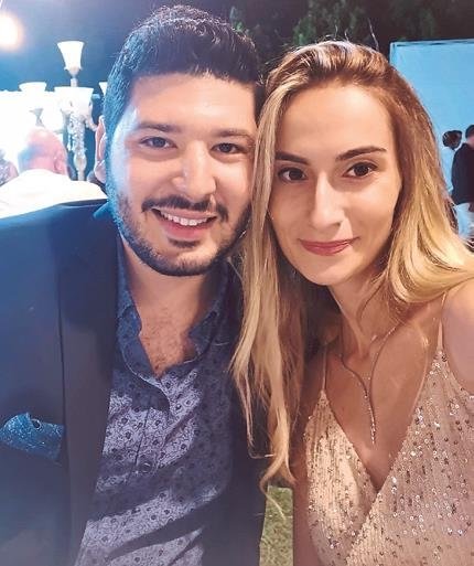 Kuvözdeki bebeğine son kez dokundu