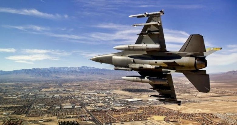 ABD’ye ait savaş uçakları Ayn el Arab’taki ABD üssünü bombaladı