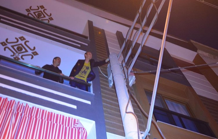 Manisa’da sıkışan yavru güvercini itfaiye kurtardı