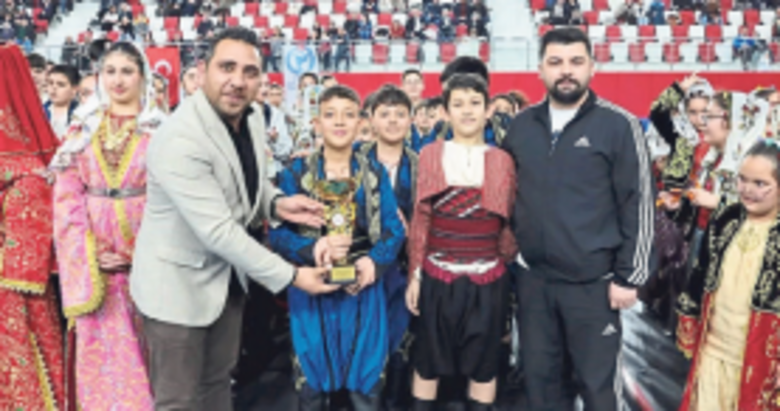 Halk oyunlarında zirveye Kütahyalılar yerleşti