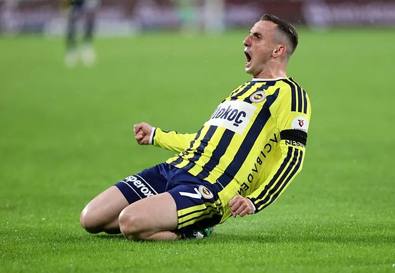 kerem-akturkoglundan-galatasaray-derbisi-icin-ozel-istek-1793020838734.jpeg
