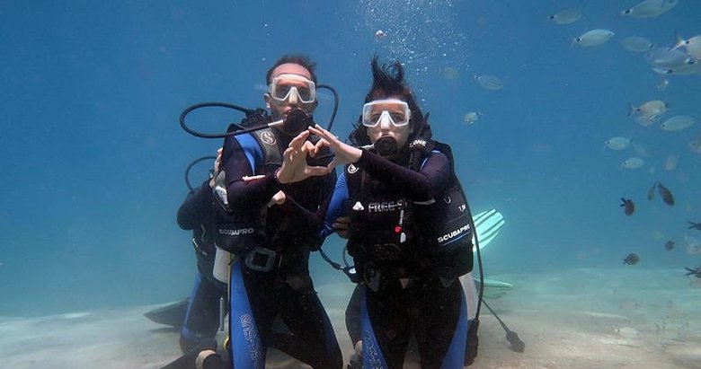 Fethiye’de ilginç anlar! Sevgilisine böyle evlenme teklif etti