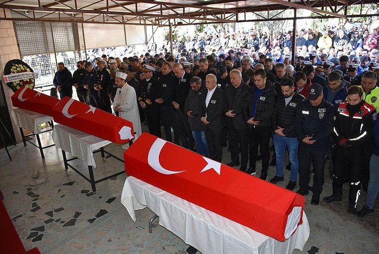 Depremde hayatını kaybeden polis memuru anne ve iki kızına Marmaris’te acı veda