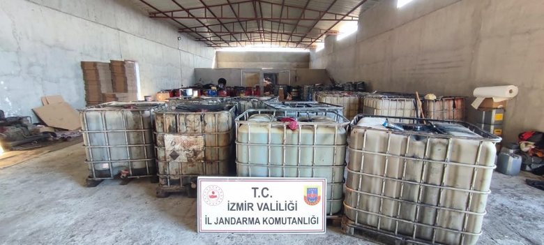İzmir’in 3 ilçesinde kaçakçılık operasyonu! 27 buçuk ton kaçak akaryakıt ele geçirildi