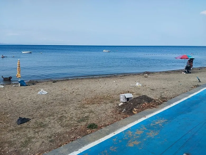 balikesirde-tatilcilerin-zincirli-yer-kapma-yontemi-pes-dedirtti-zabita-ekipleri-harekete-gecti-1786275927803.jpeg