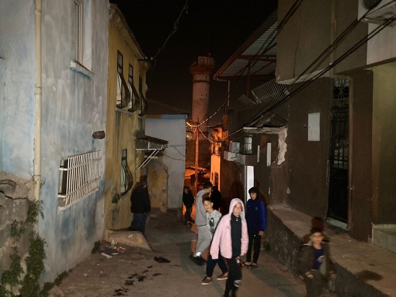 İzmir’deki 4,9’luk deprem ne anlama geliyor? Prof. Dr. Sözbilir’den açıklama