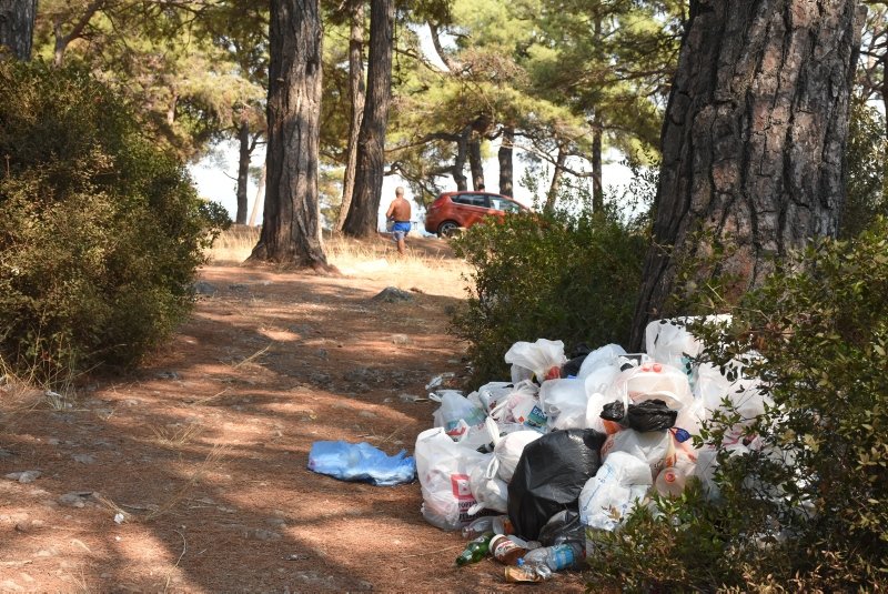 Muğla’da tatilciler gitti, çöpleri kaldı