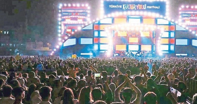 Festival çoşkusu sahneye taşınıyor