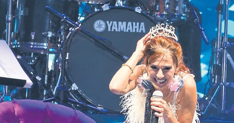 ‘Prenses Yıldız’dan 2 bin kişiye konser