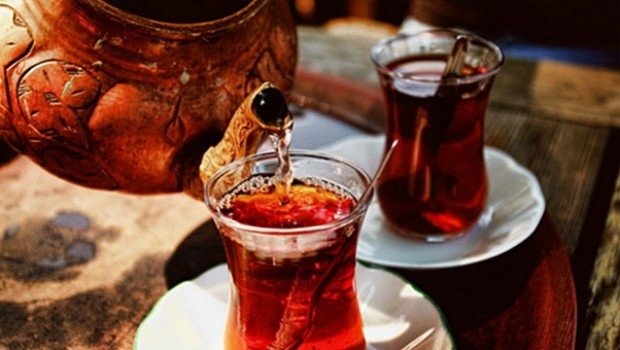 Bilinçsizce içilen çay vücuda zarar veriyor! İşte çayın zararları...